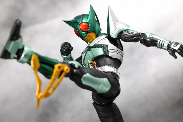 S.H.Figuarts 真骨彫製法 仮面ライダーキックホッパー/パンチホッパー
