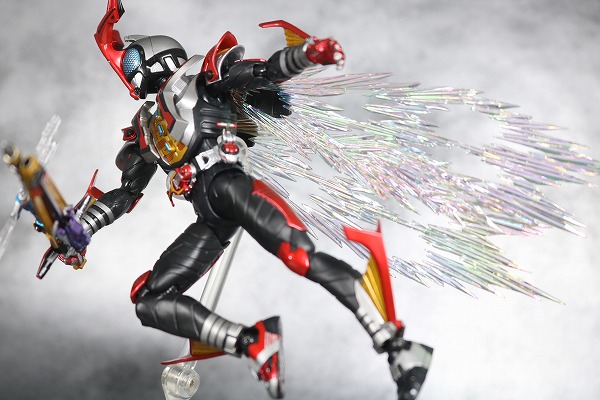 S.H.Figuarts 真骨彫製法 仮面ライダーカブト ハイパーフォーム-